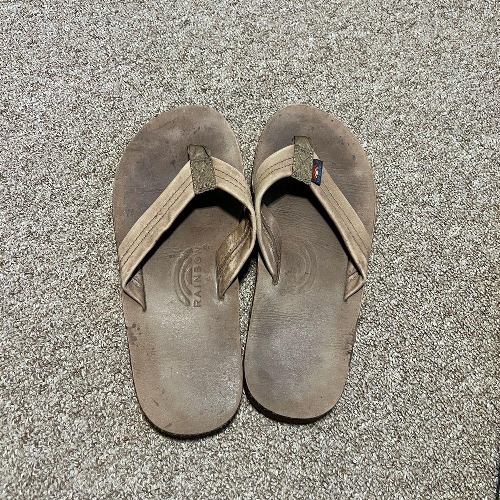Men’s rainbows size 8.5-9.5 (medium)